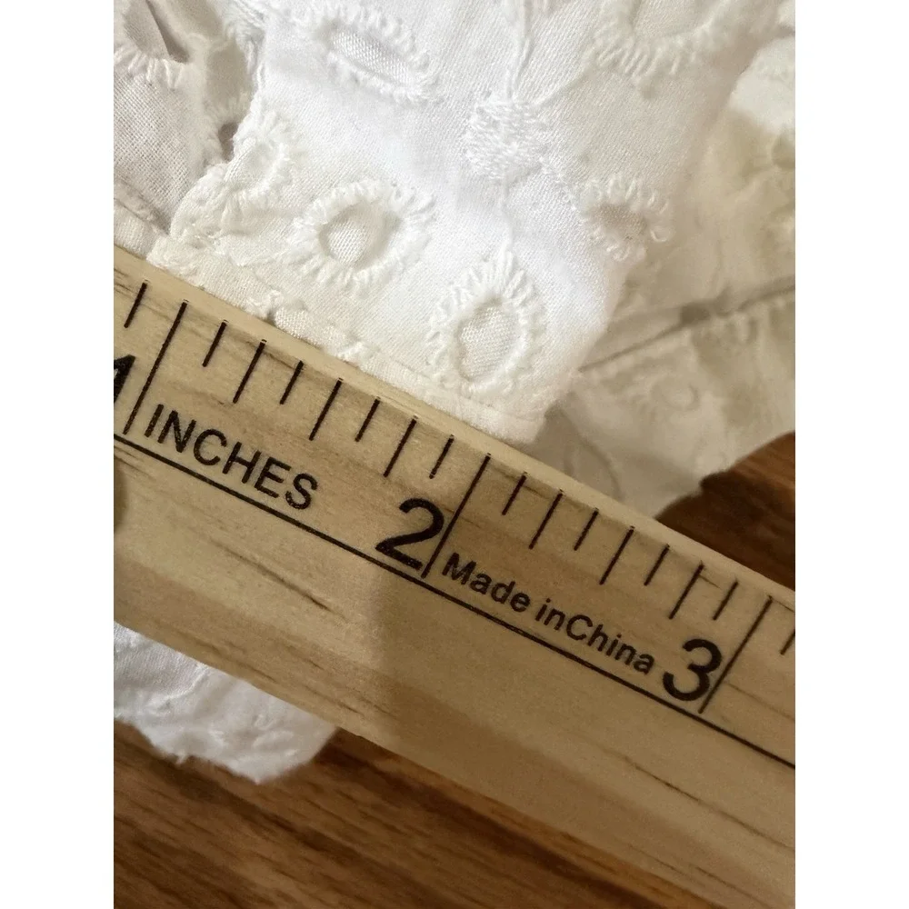 Unique Vintage Eyelet Shorts Small (4) White Flat Front Lined Beach Cotton